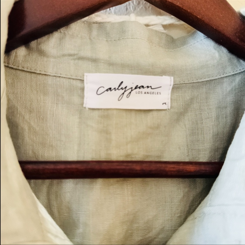 Carly Jean LA | Short Sleeve Button Down Blouse - Picture 6 of 8